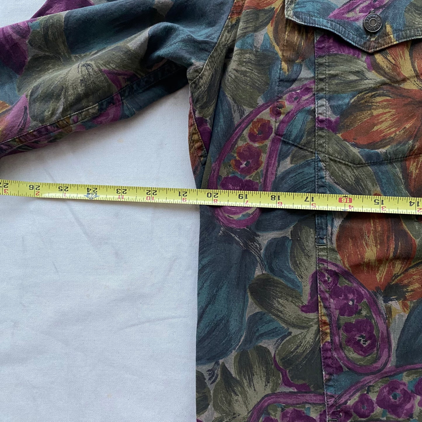 90s Banana republic safari & travel light weight floral jacket. Built like a denim jacket but made from shirt material. small