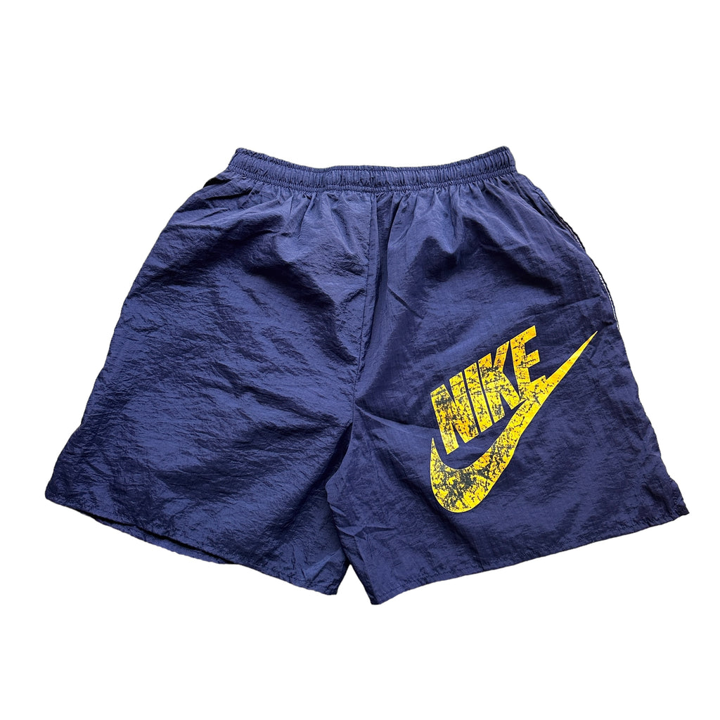 90s Nike shorts medium