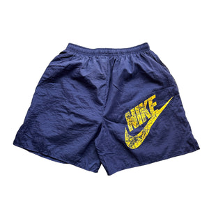 90s Nike shorts medium