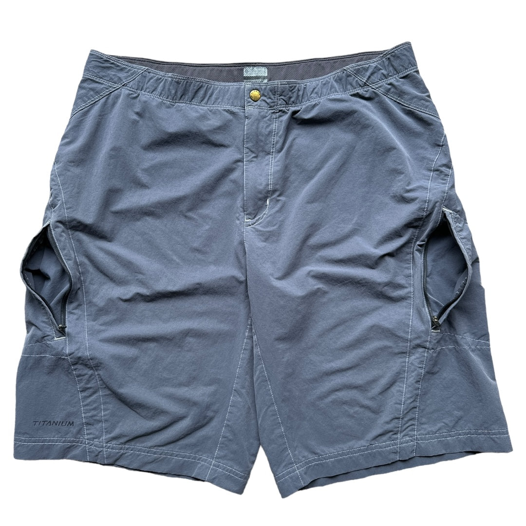 Y2K Columbia titanium shorts large