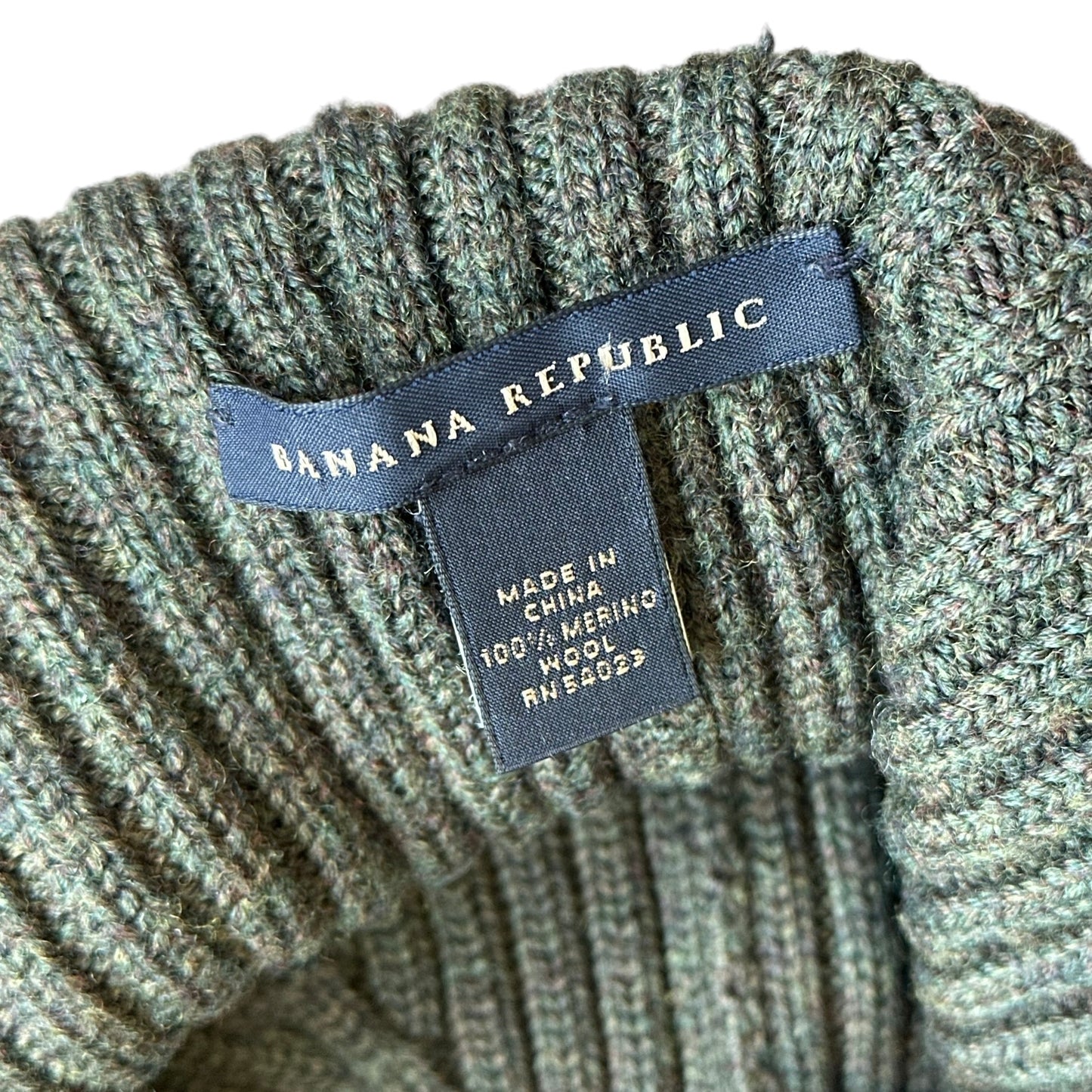 2007 Banana republic merino wool visor beanie