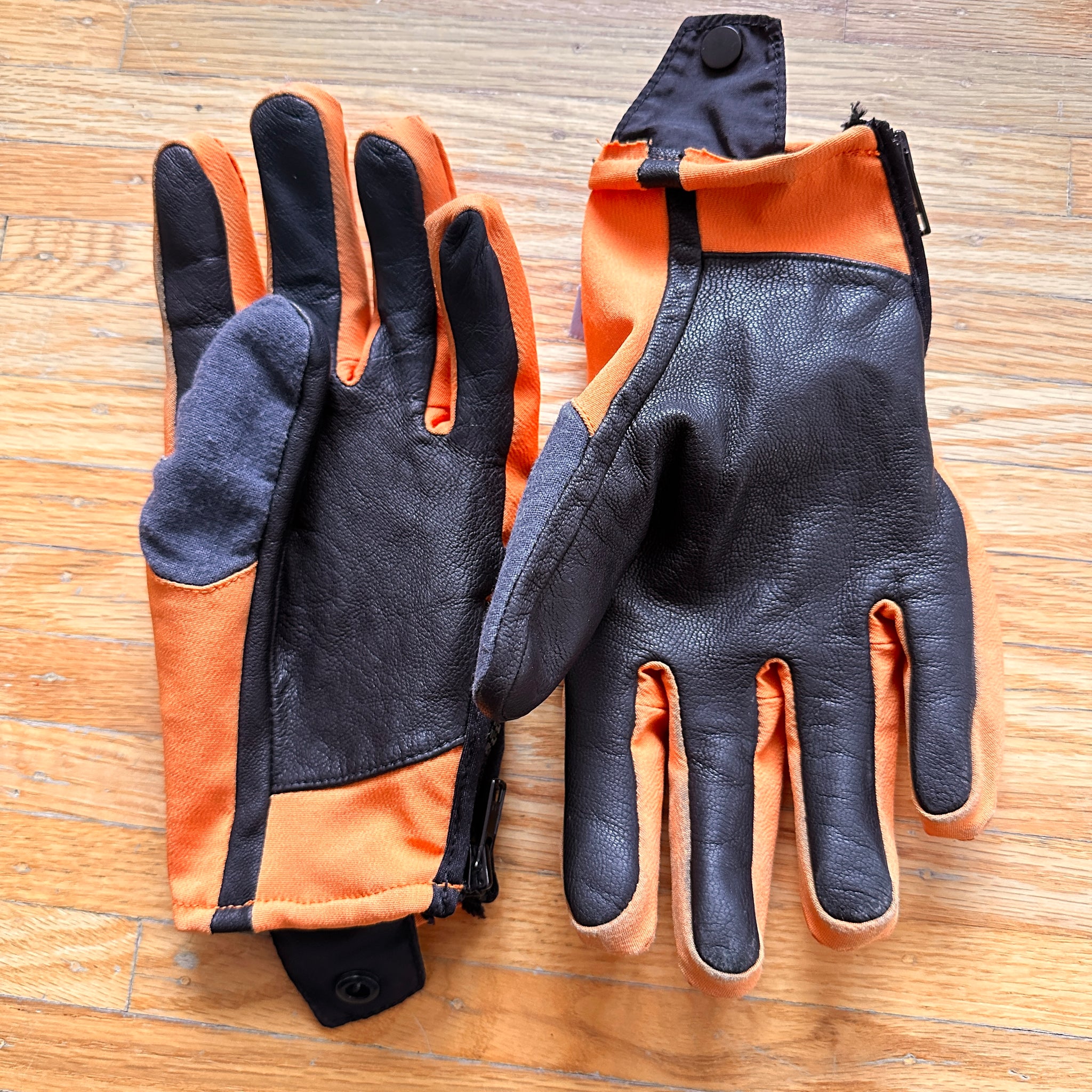 Burton AK gloves

M/L