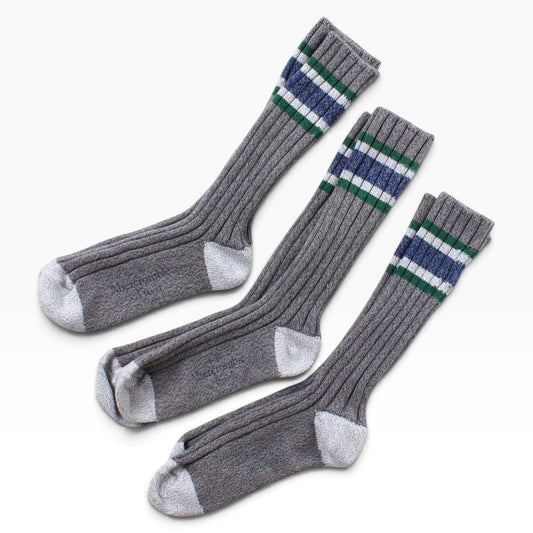 4 pairs of 2000s Abercrombie and fitch socks