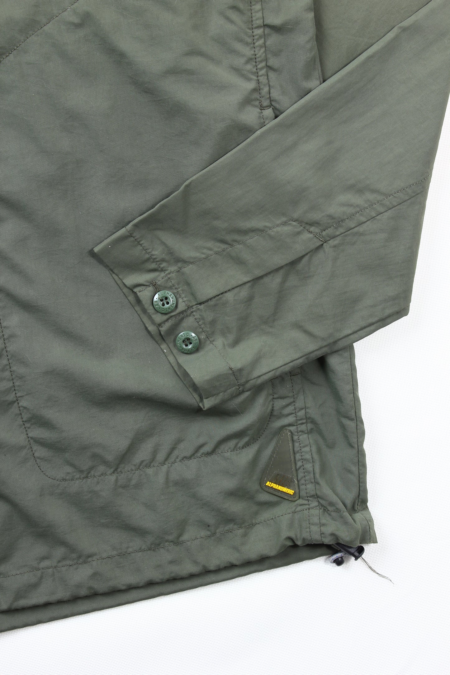 Alphanumeric zip shirt Large