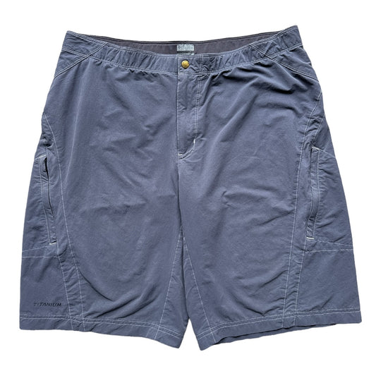 Y2K Columbia titanium shorts large