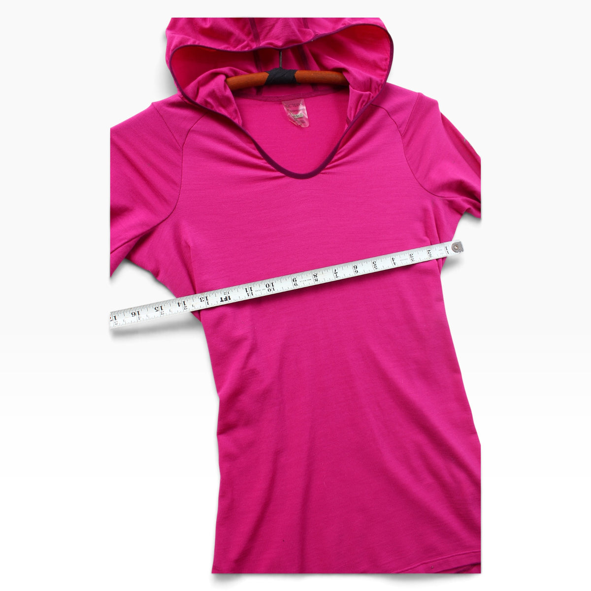 2009 Arc’teryx Merino wool hoodie women’s medium