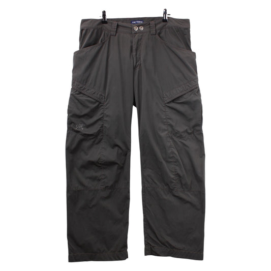 2000s Arc’teryx cargo hiking pant 36/32