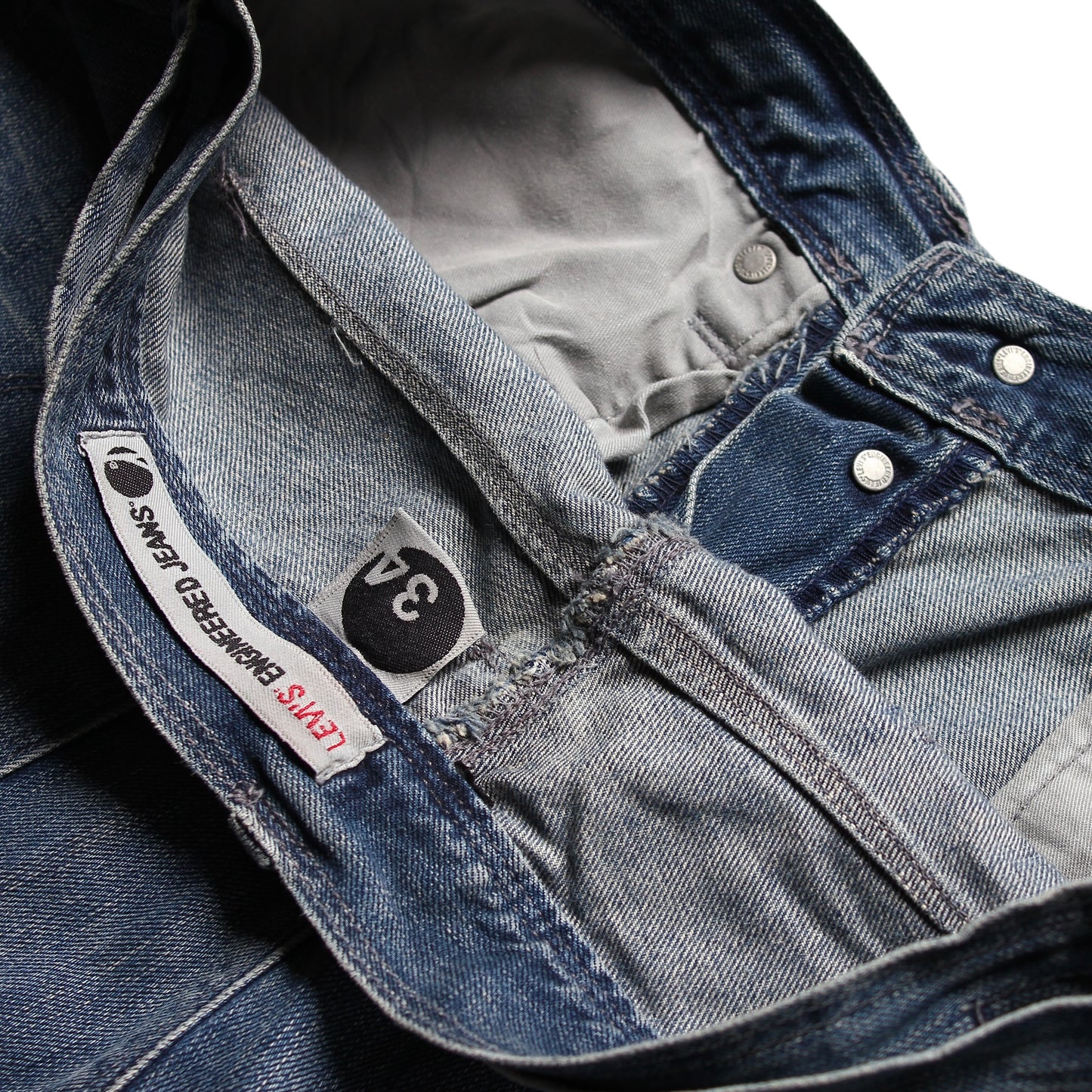 2000s Levi’s engineered twisted leg denim buckle back 36/31