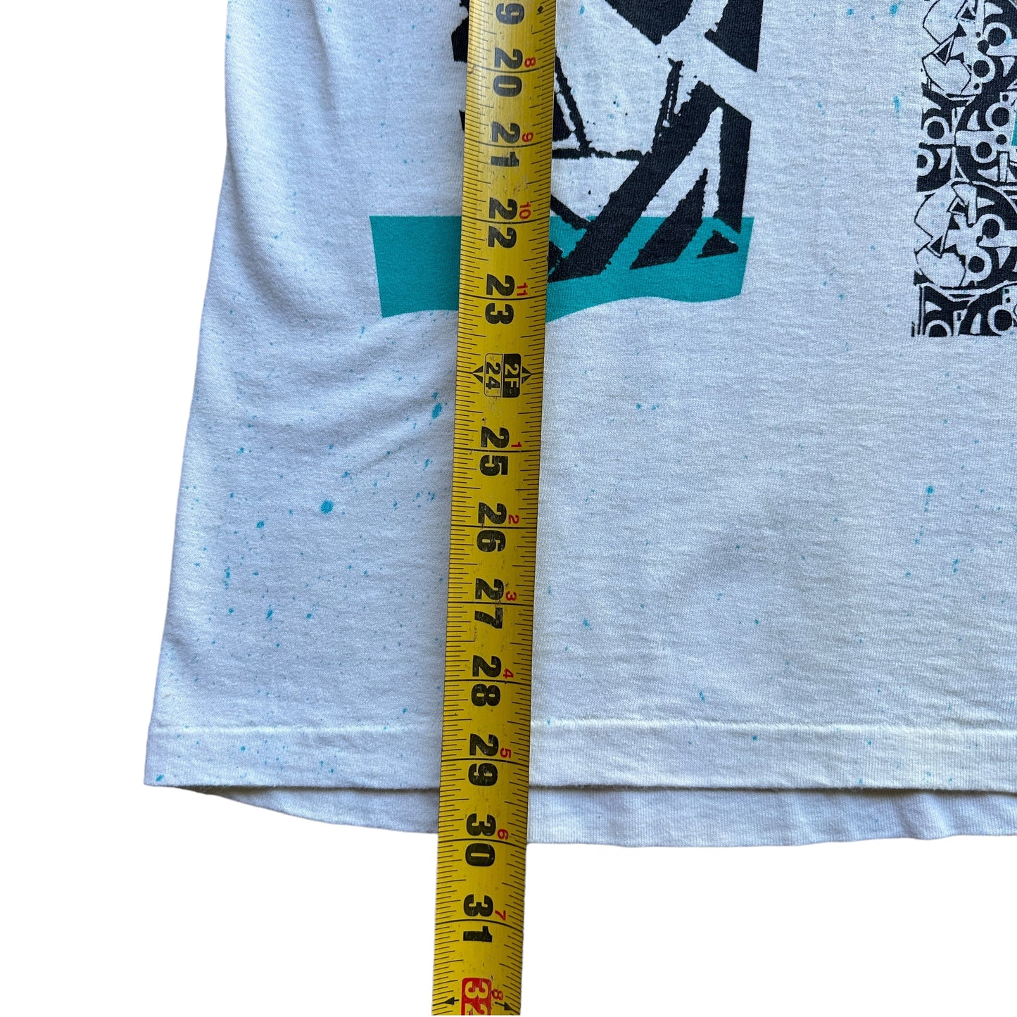 90s Art tee large