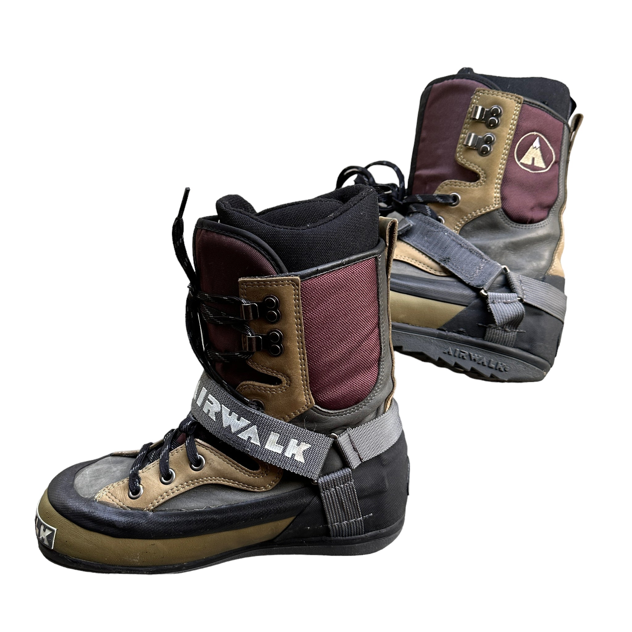 Deadstock 90s Airwalk “freeeide” snowboard boot.   -leather and rubber built to last   Sz8