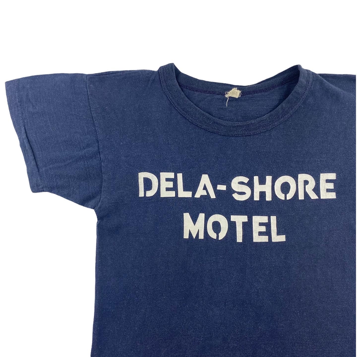 70s Dela-shore motel staff tee. Small