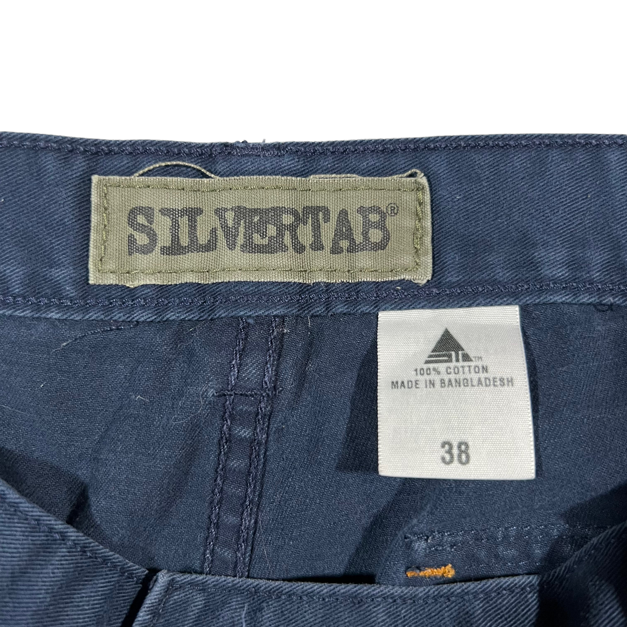 y2k Levi’s Silvertab cargo shorts. 37x11.