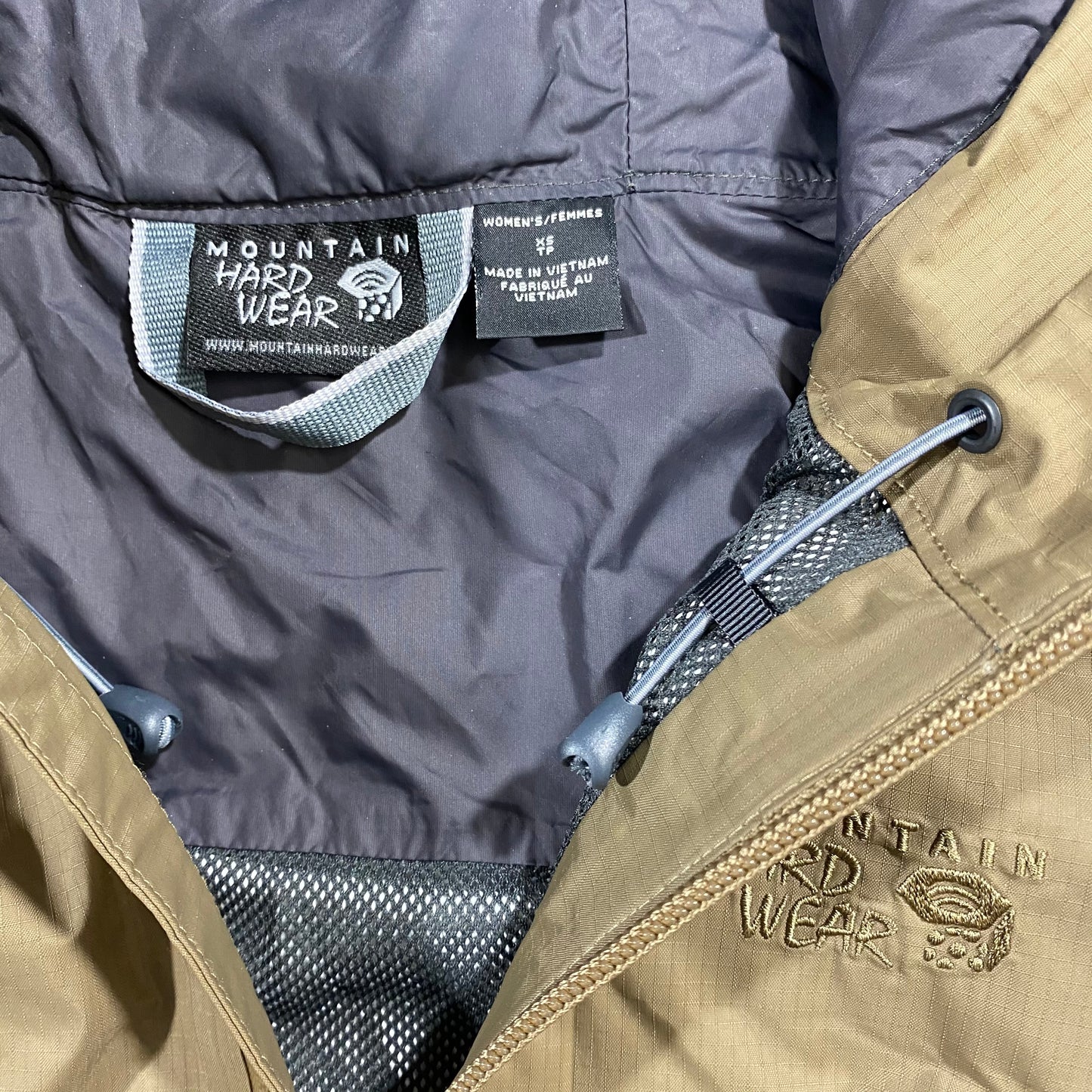 Mountain hardwear light jacket/shell. XS