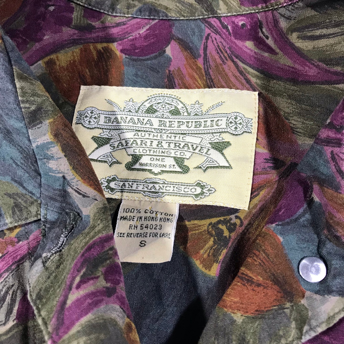 90s Banana republic safari & travel light weight floral jacket. Built like a denim jacket but made from shirt material. small