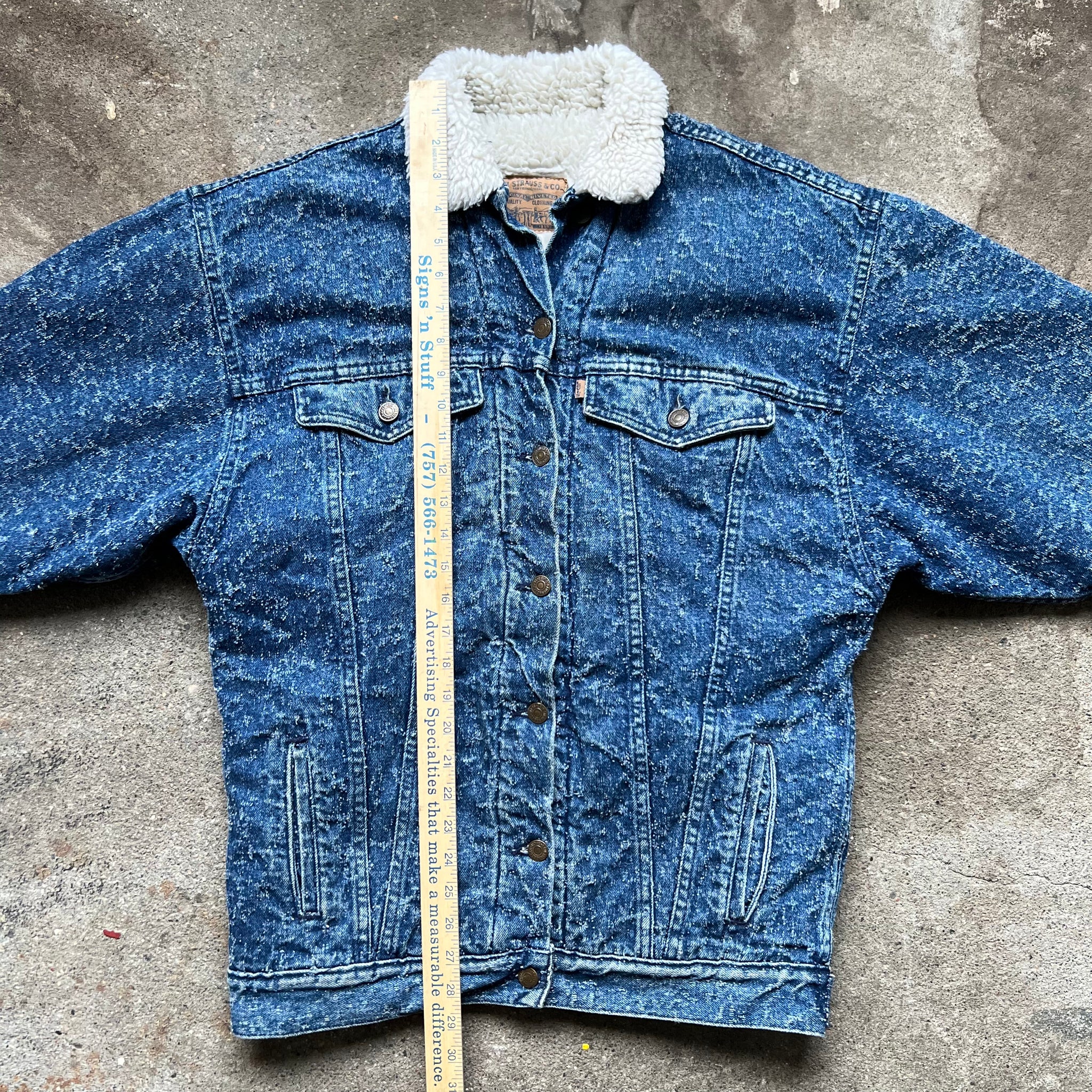 80s/90s Levi’s Sherpa Lined Denim Jacket Medium