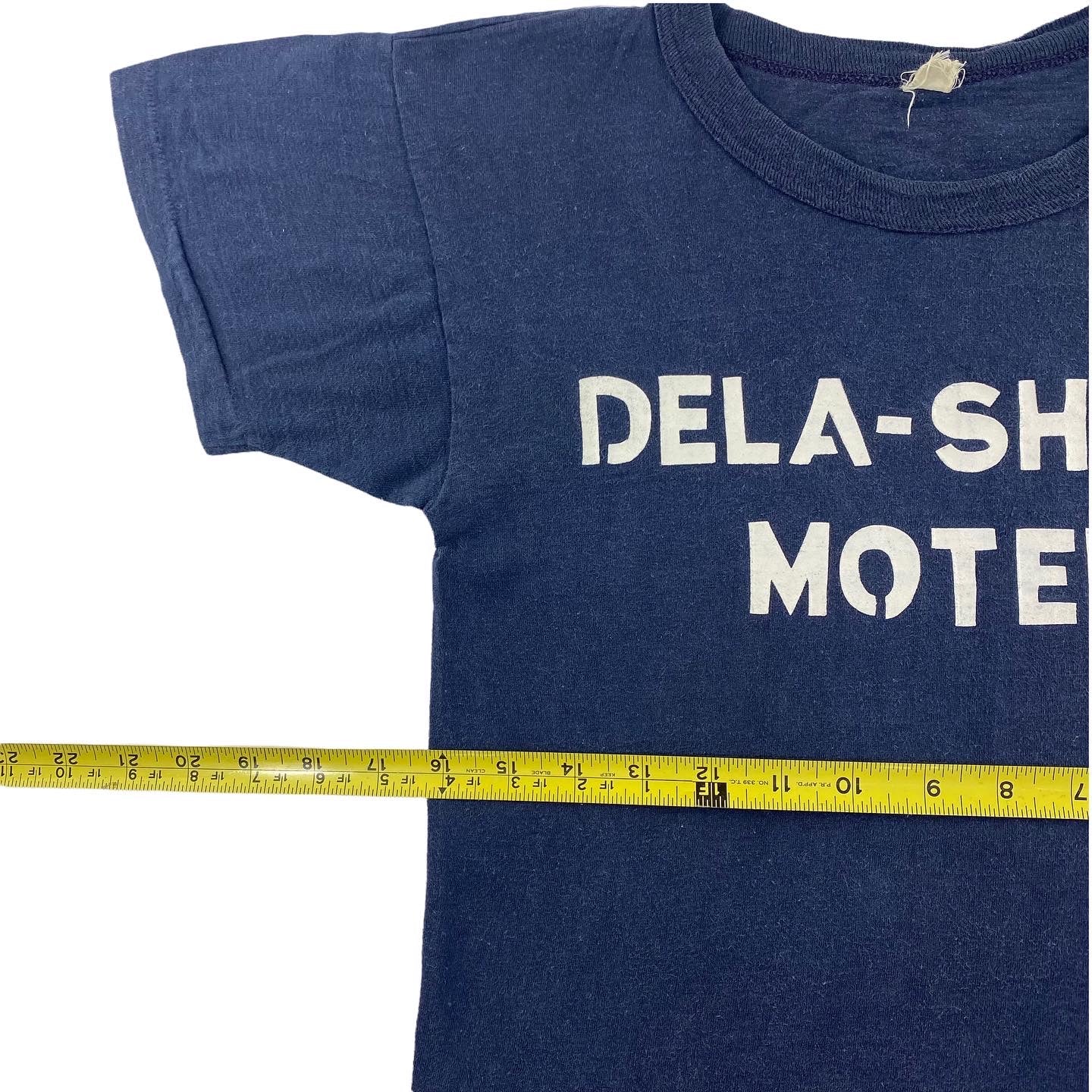 70s Dela-shore motel staff tee. Small