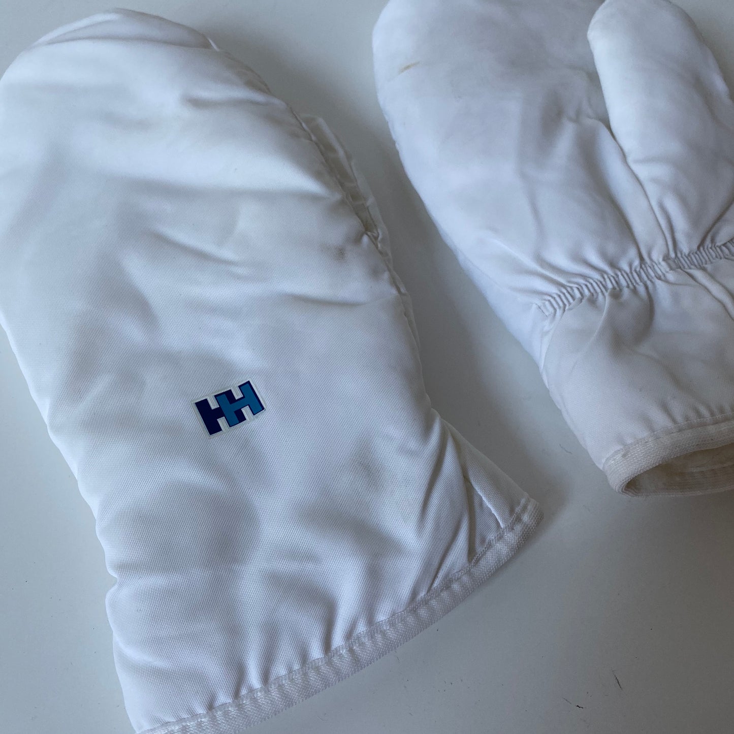 Helly hansen mittens. M/L