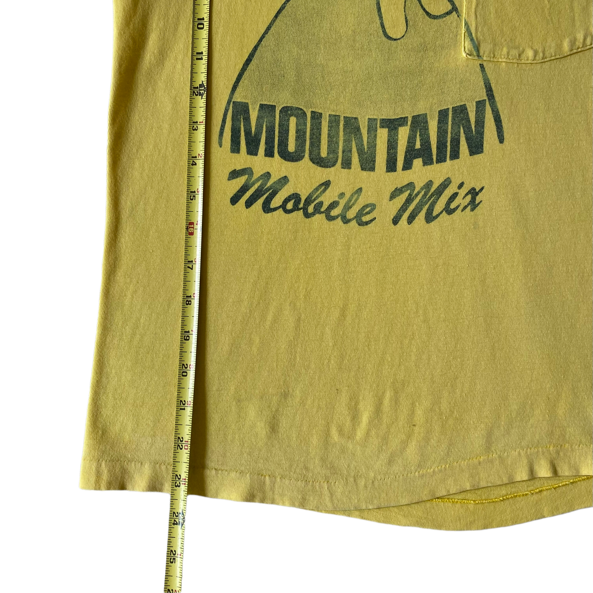 80s Mountain mobile mix pocket tee  Small