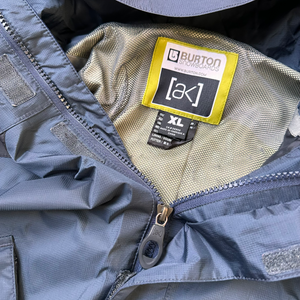 Y2K Burton AK jacket    XL